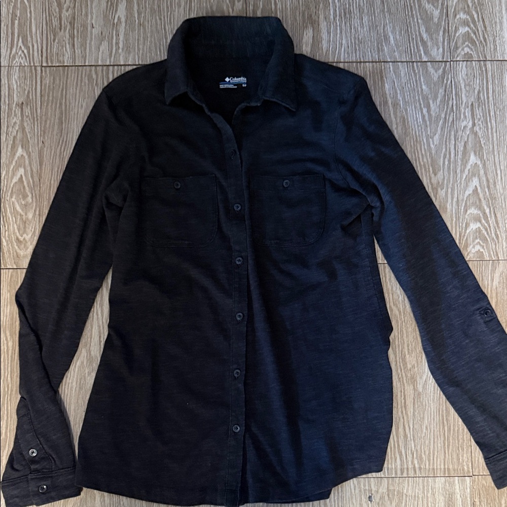 Columbia Women’s Dark Button-Down Shirt